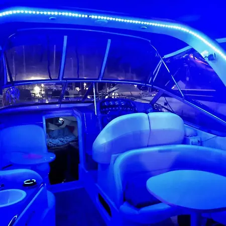 Prázdninový dům Chambre Bateau Village Naturiste Le Sunjr3 *